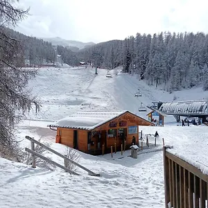 Chaletauxorres Au Pied Des Pistes Et Skis Aux Pieds Chalet