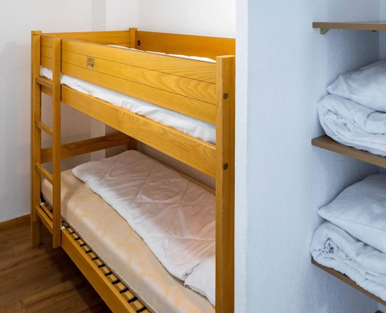 Les Balcons De Bois Mean Aparthotel Les Orres 3*,  France